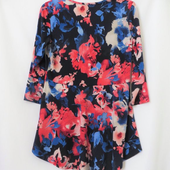 Susan Graver Silky Soft Navy Floral High Low Top - Picture 2 of 6